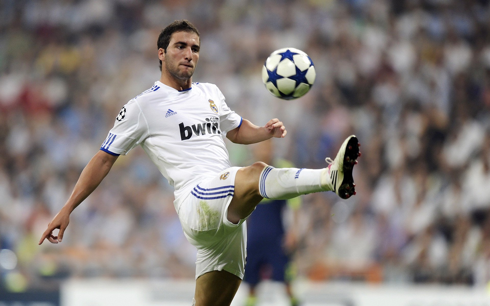 乐鱼体育平台app下载-德甲奇迹逆转：最后一分钟的绝境反击，足球逆转奇迹